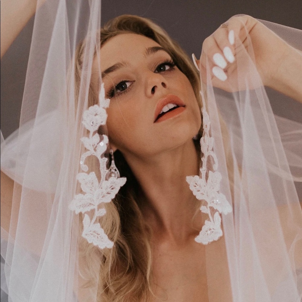 Untamed Petals by Amanda Judge - Veronica Veil